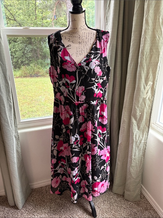 Studio I Dresses & Skirts - Studio I Black Midi Dress with Pink Floral Print